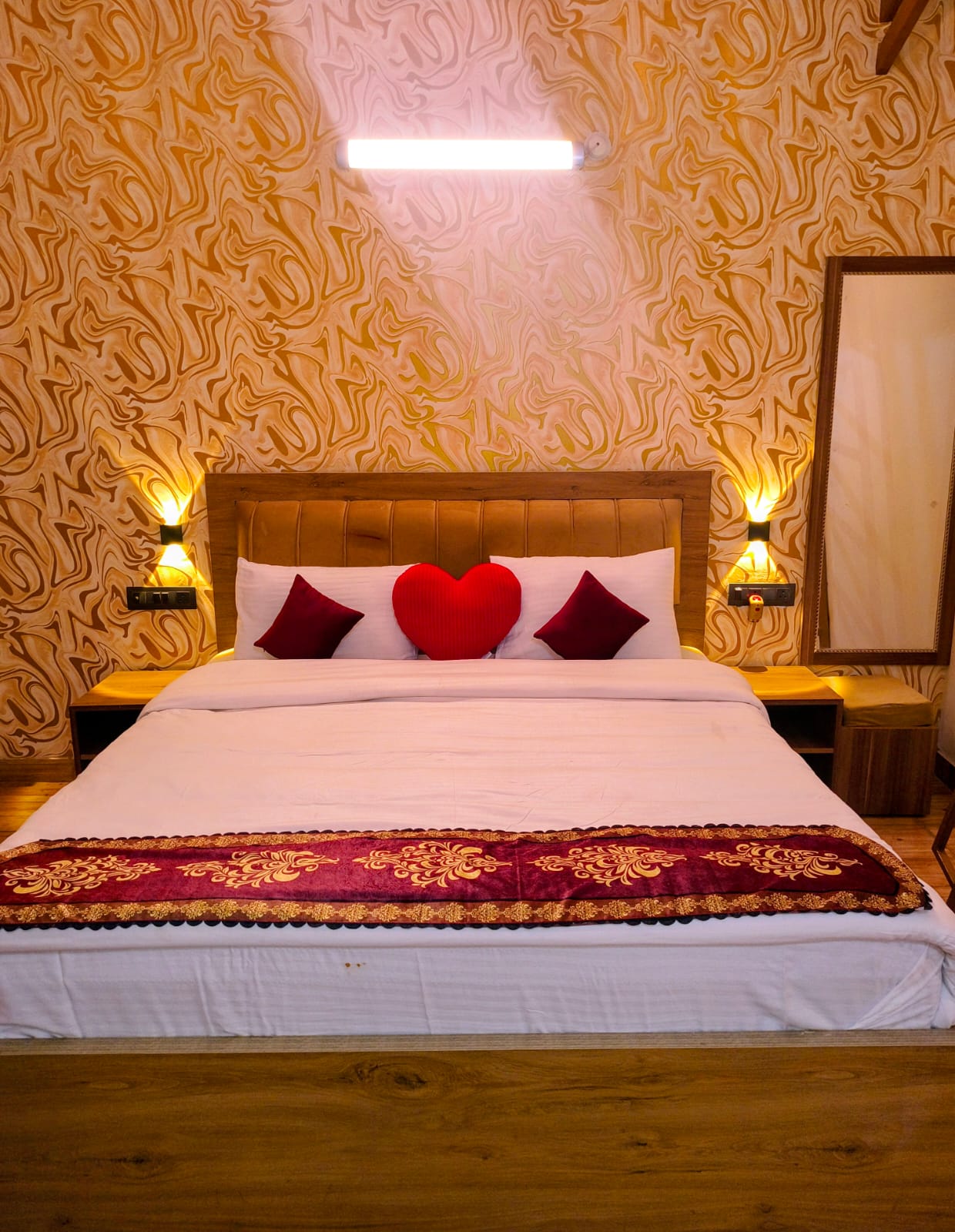 Cozy home stay in Naukuchiatal with lake view